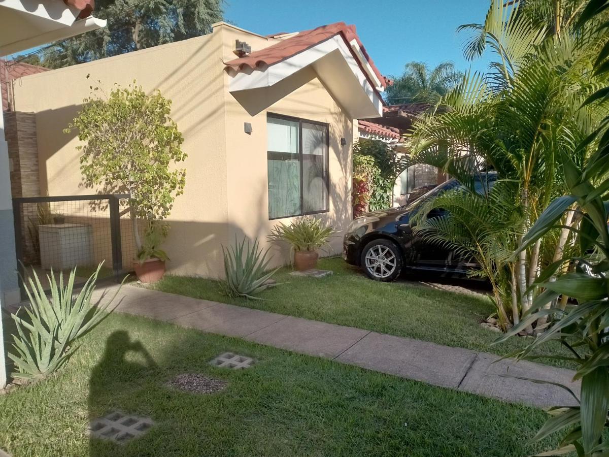 PEQUEÑO y ACOGEDOR DEPARTAMENTO CON GARAJE y recibe PEQUEÑOS PELUDITOS Santa Cruz de La Sierra Exterior foto